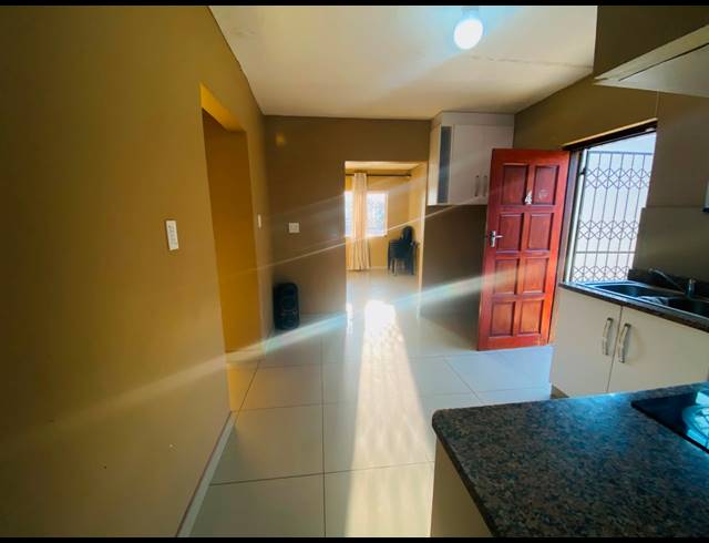 3 BEDROOM FLAT TO LET IN KENVILLE